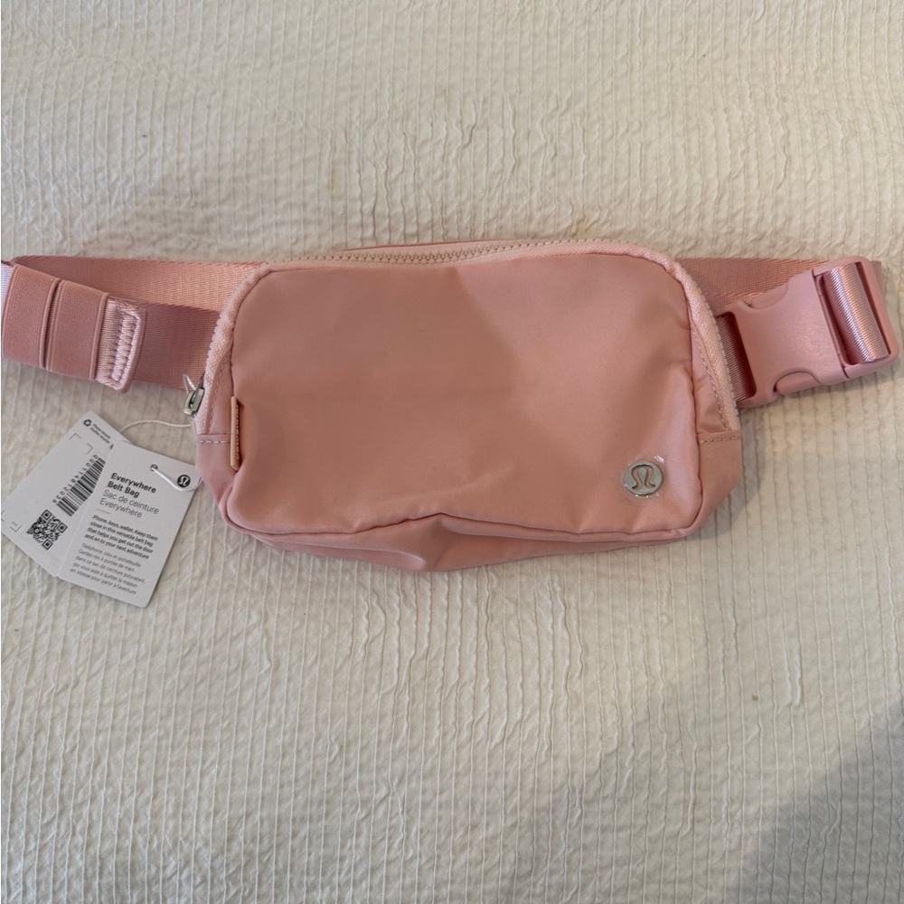 ** NWT ** Lululemon Everywhere Belt Bag in DECO PINK